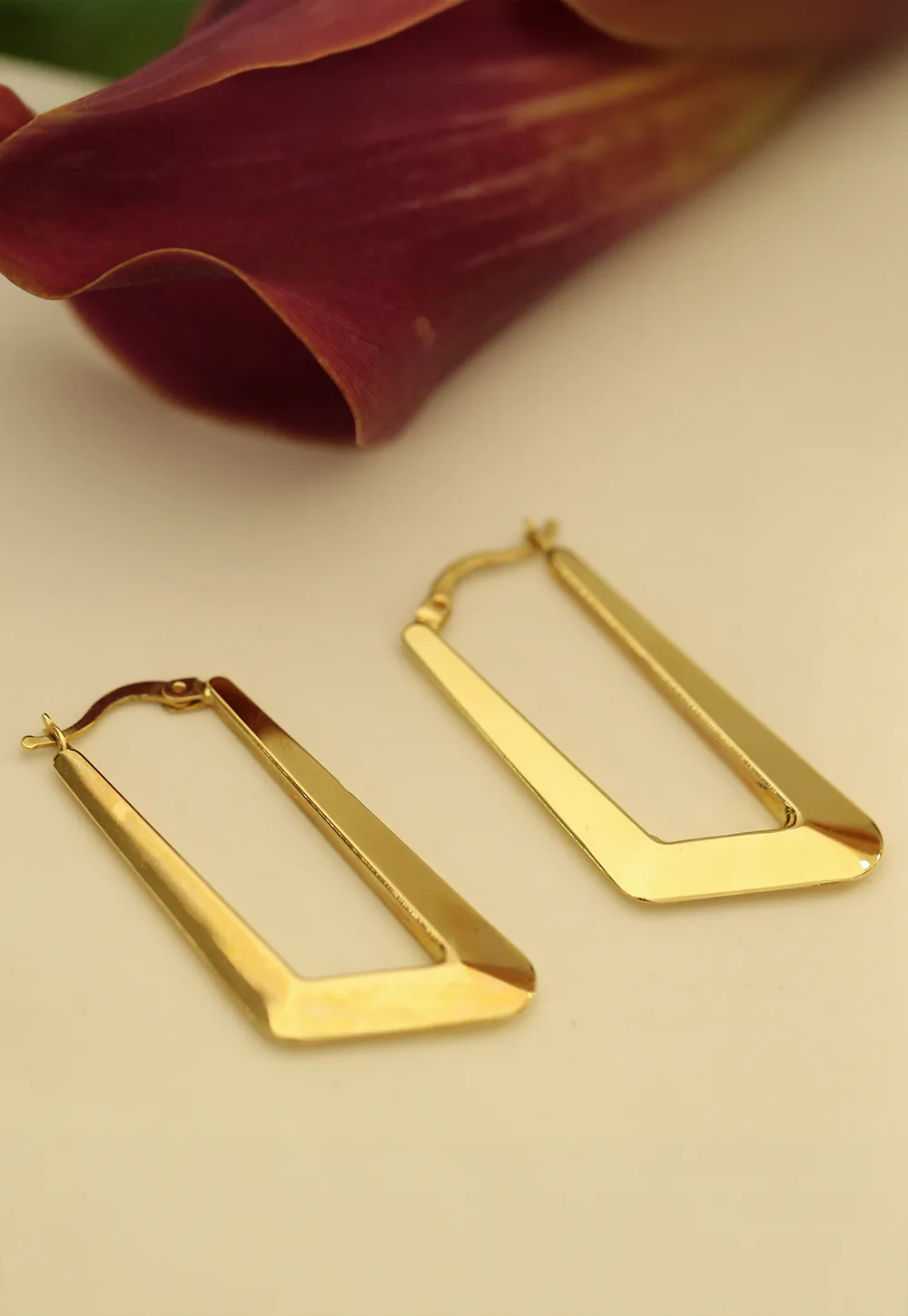 grace hoops asimetrik altın küpe 14 ayar